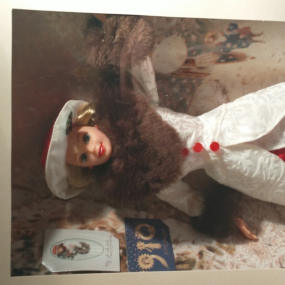 Vintage Holiday Memories Barbie Hallmark Special Edition Mint in Box 1995 - Picture 2 of 4
